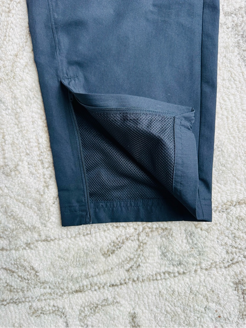 Under Armour Men’s UA Vital Woven Pant In Black - Picture 6 of 9